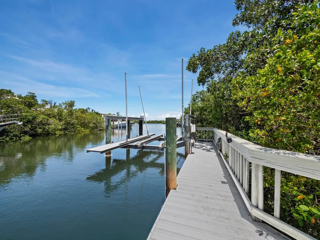 1280 Hidden Harbor Way Sarasota FL 34242
