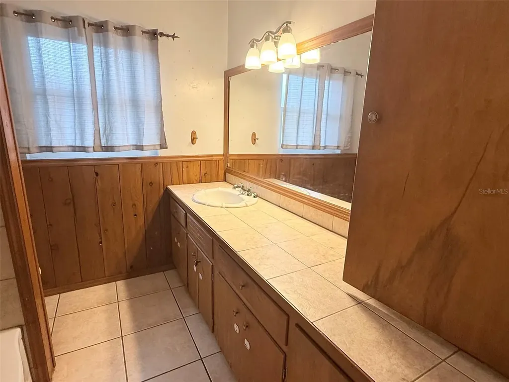5160 102nd Way N St Petersburg FL 33708
