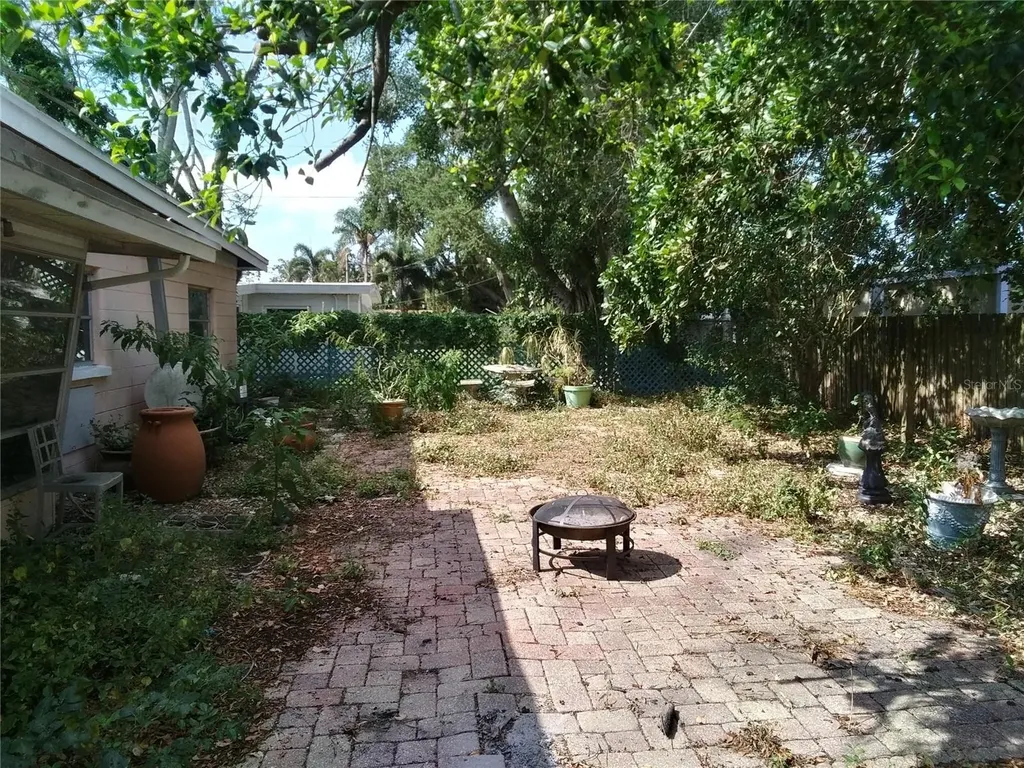 5160 102nd Way N St Petersburg FL 33708