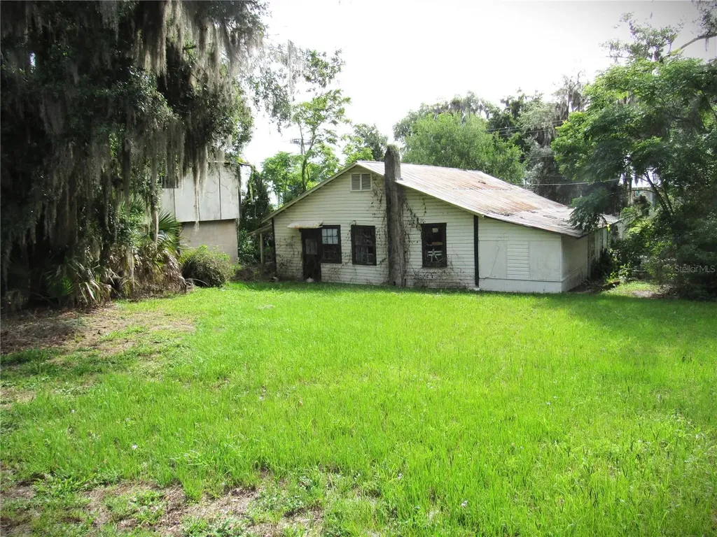 14 S Lake Street Crescent City FL 32112