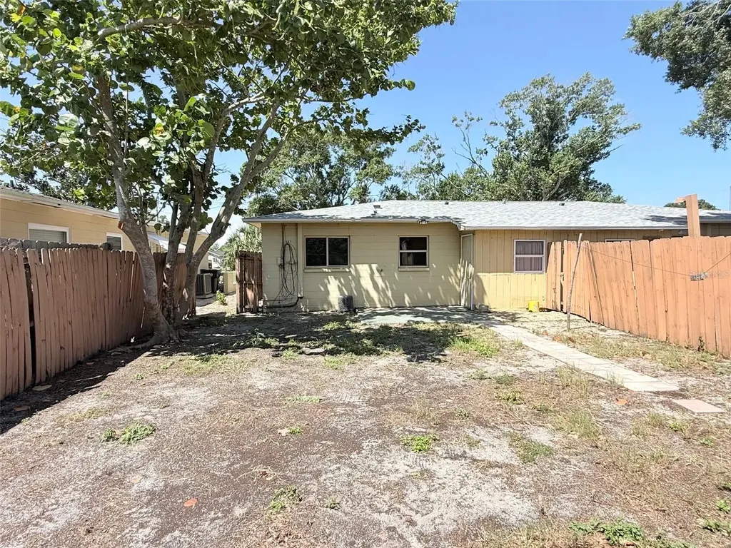 5541 Lown Street N St Petersburg FL 33714