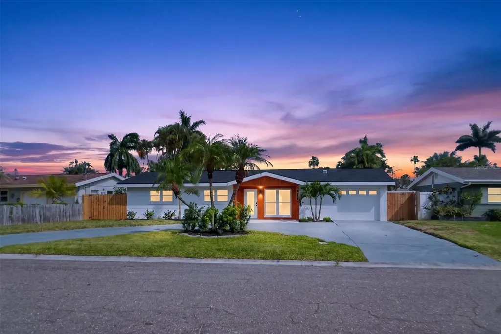1524 Carson Circle NE St Petersburg FL 33703