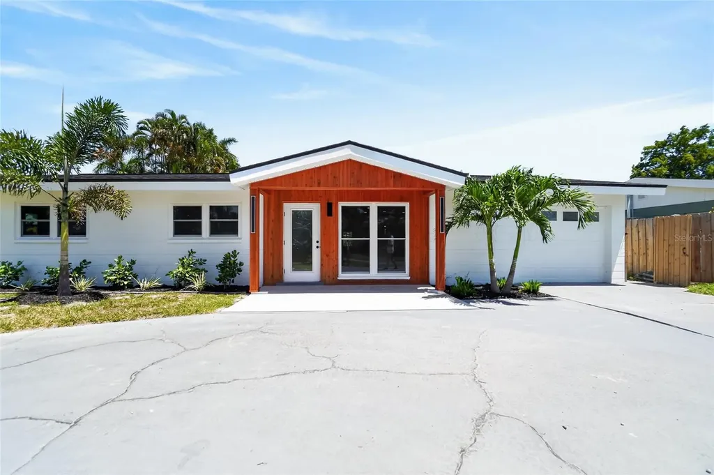1524 Carson Circle NE St Petersburg FL 33703