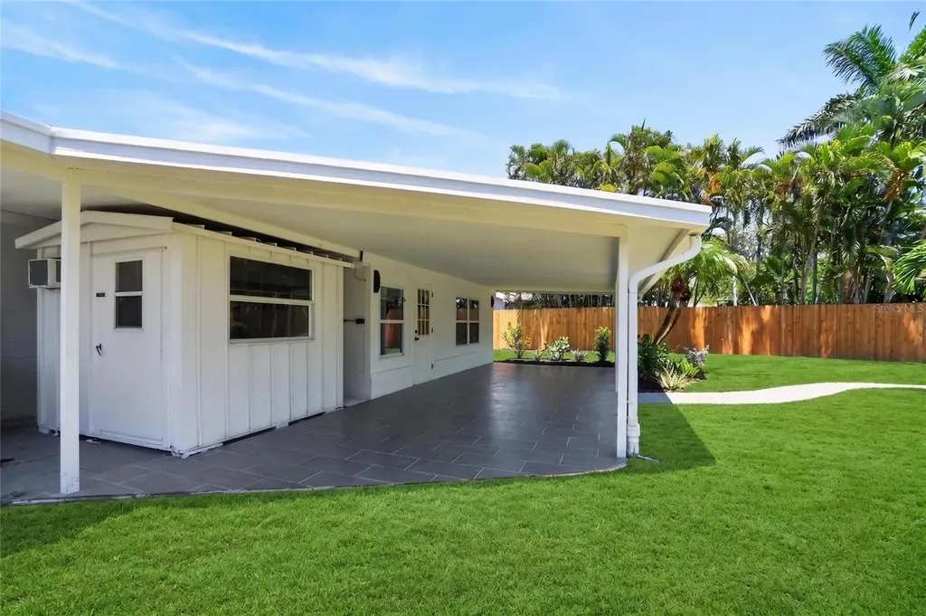 1524 Carson Circle NE St Petersburg FL 33703