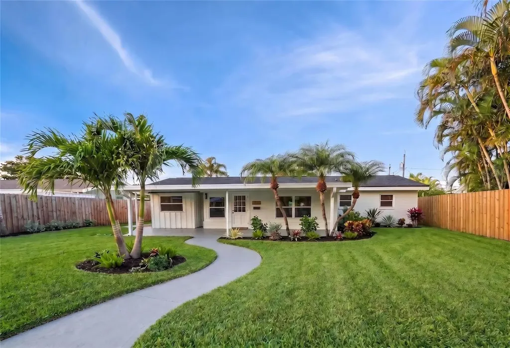 1524 Carson Circle NE St Petersburg FL 33703