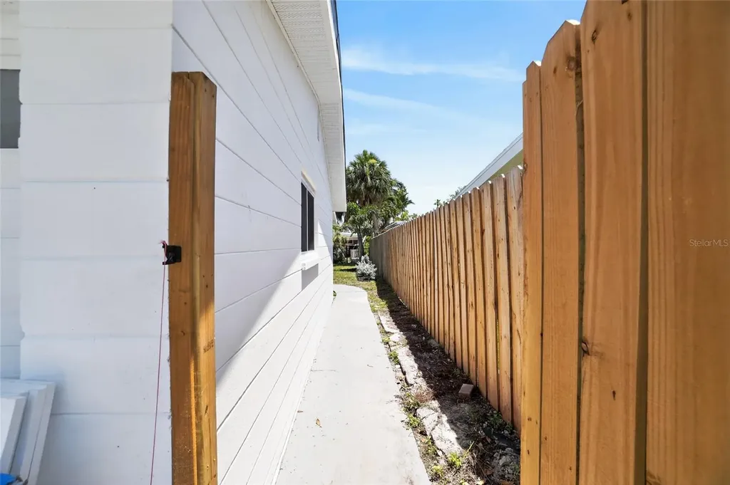 1524 Carson Circle NE St Petersburg FL 33703