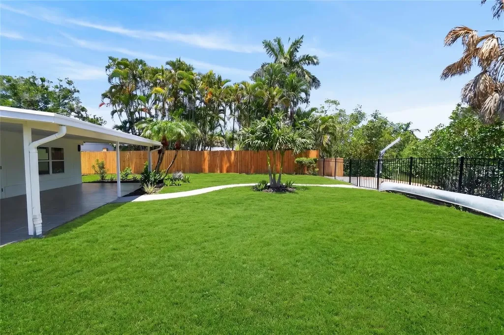 1524 Carson Circle NE St Petersburg FL 33703