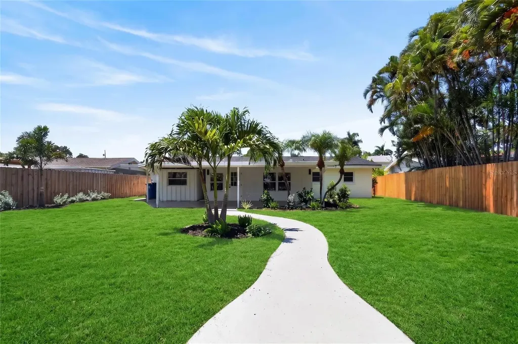 1524 Carson Circle NE St Petersburg FL 33703
