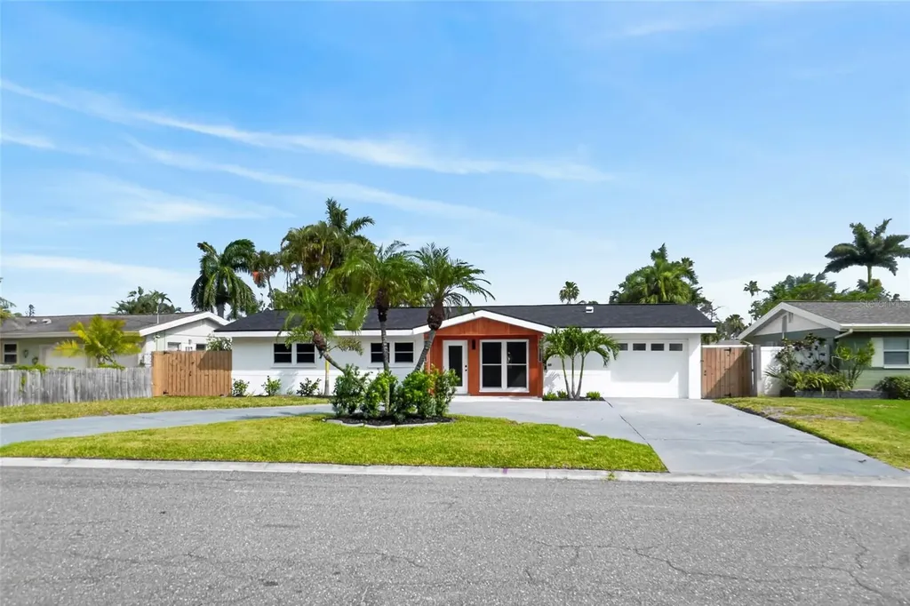 1524 Carson Circle NE St Petersburg FL 33703