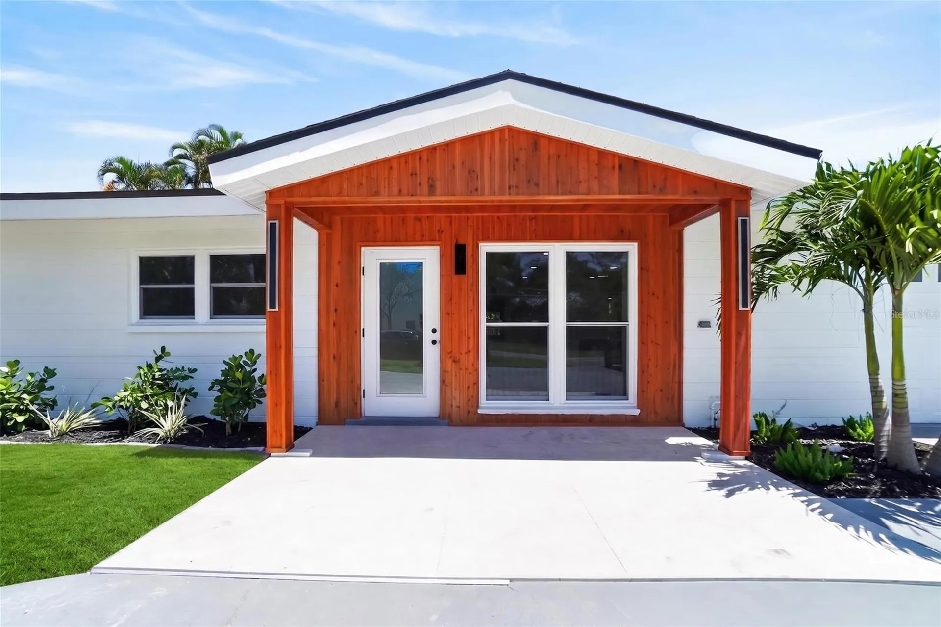1524 Carson Circle NE St Petersburg FL 33703