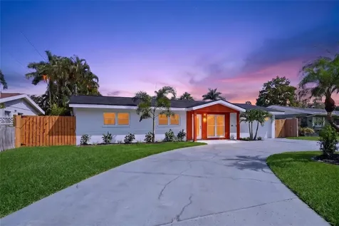 1524 Carson Circle NE St Petersburg FL 33703