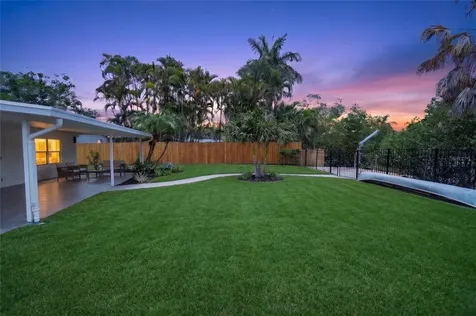 1524 Carson Circle NE St Petersburg FL 33703