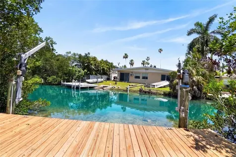 1524 Carson Circle NE St Petersburg FL 33703