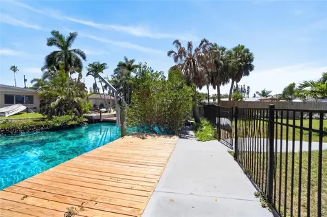 1524 Carson Circle NE St Petersburg FL 33703