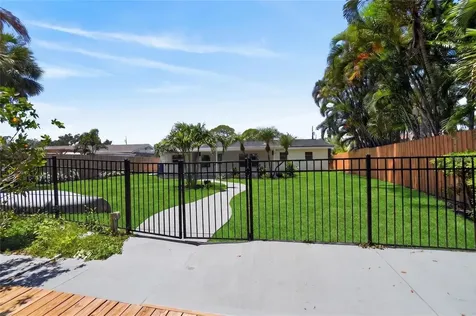 1524 Carson Circle NE St Petersburg FL 33703