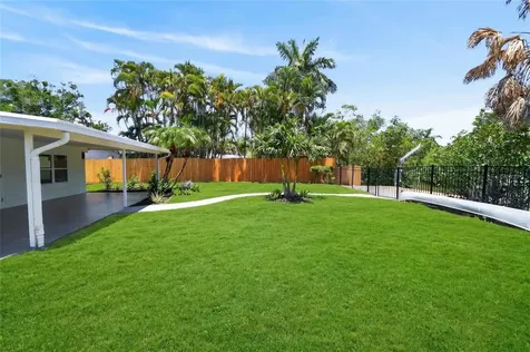 1524 Carson Circle NE St Petersburg FL 33703
