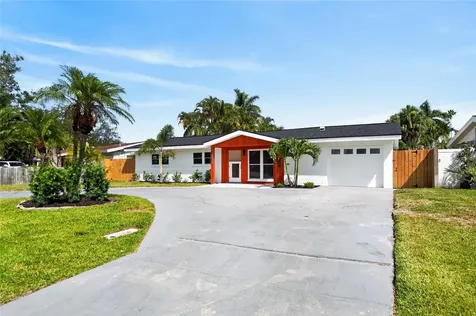 1524 Carson Circle NE St Petersburg FL 33703