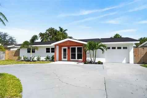 1524 Carson Circle NE St Petersburg FL 33703