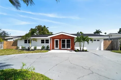 1524 Carson Circle NE St Petersburg FL 33703