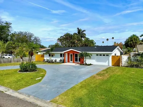 1524 Carson Circle NE St Petersburg FL 33703
