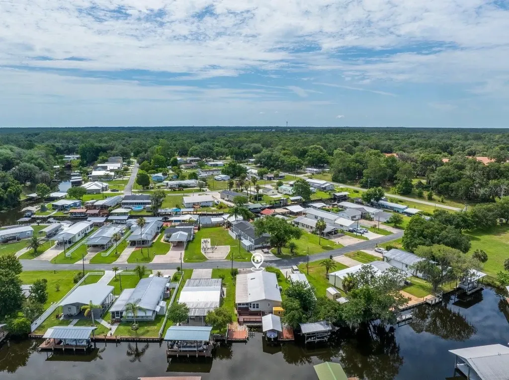 41 Scott Street Welaka FL 32193