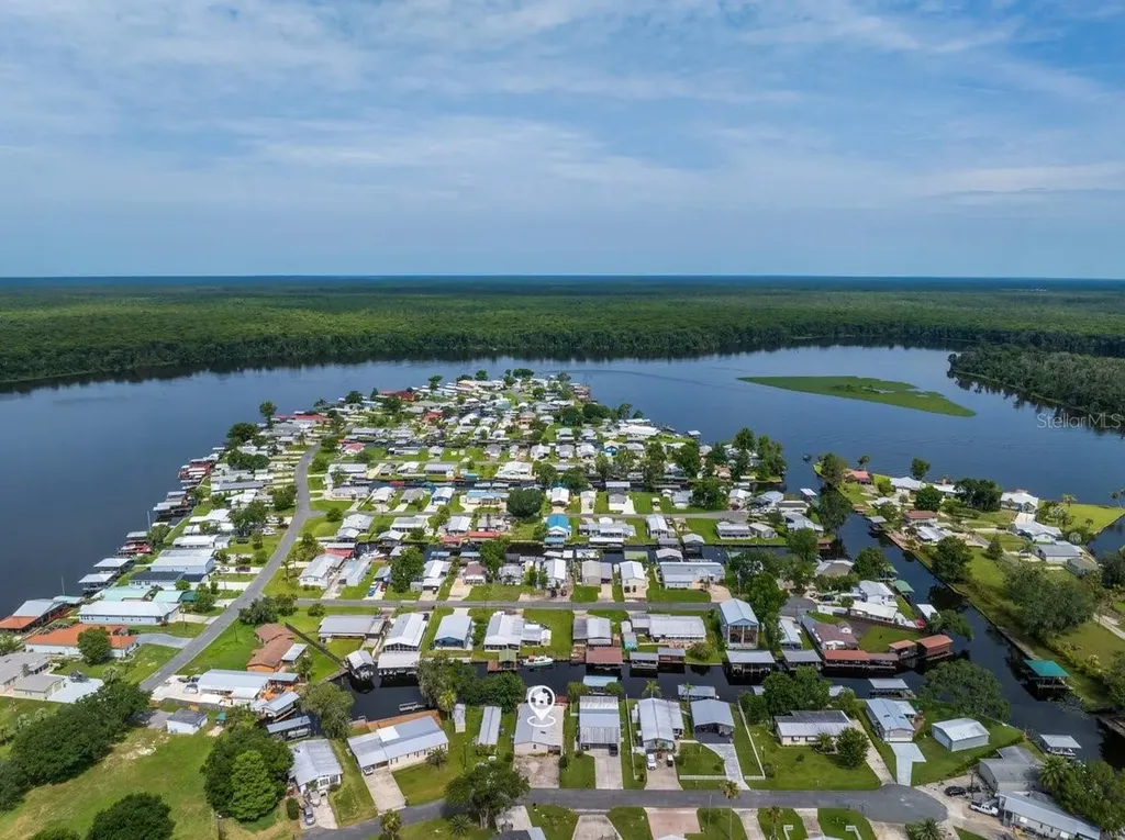 41 Scott Street Welaka FL 32193