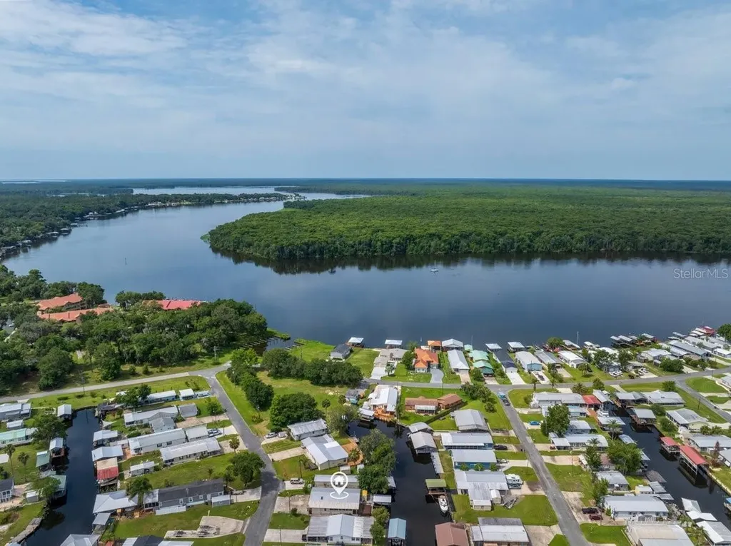 41 Scott Street Welaka FL 32193