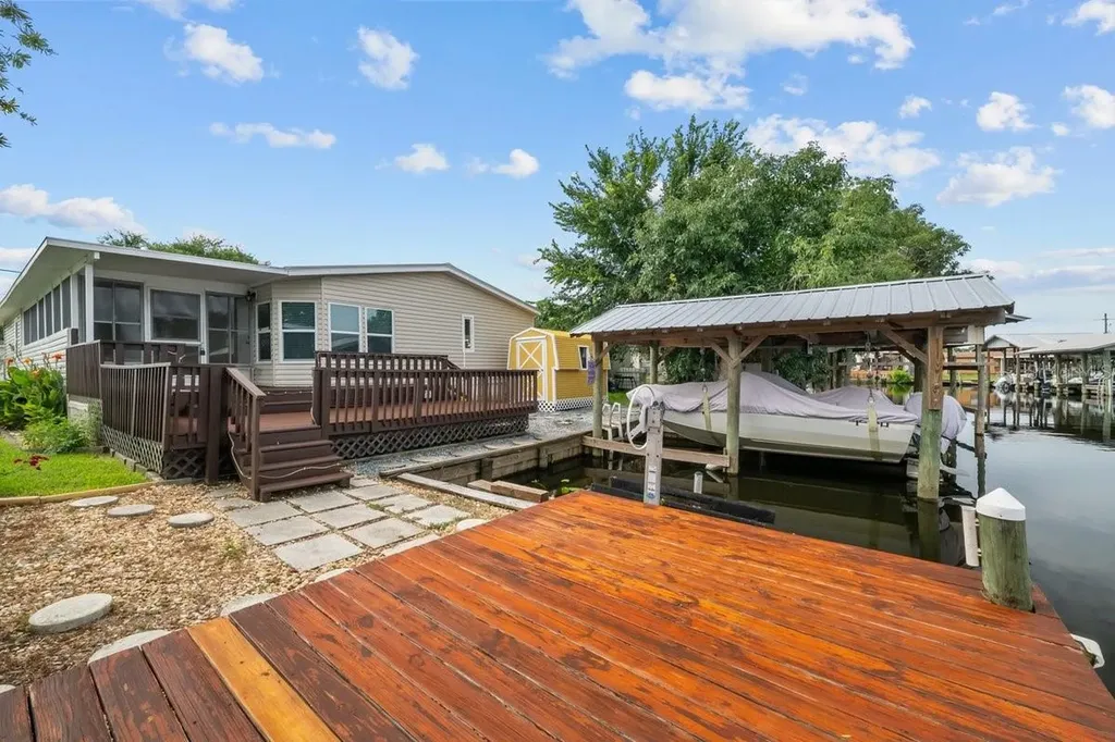 41 Scott Street Welaka FL 32193