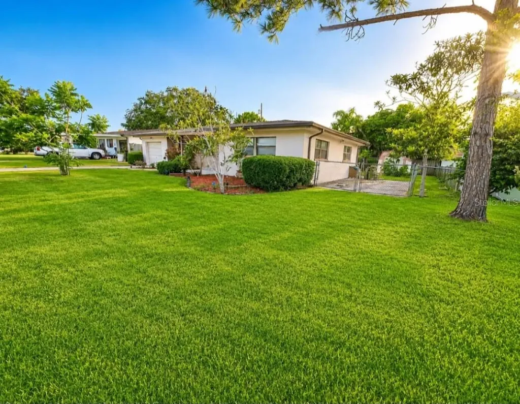 164 Pinewood Avenue Clearwater FL 33765