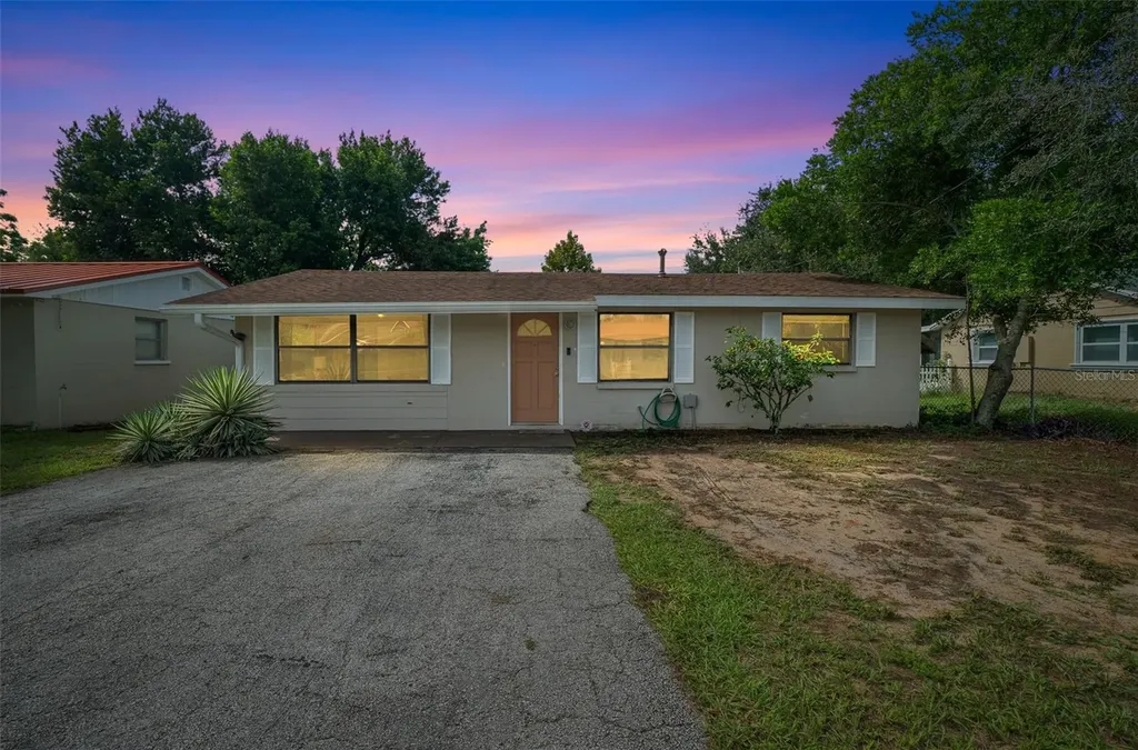 1300 Sherman Avenue Tavares FL 32778
