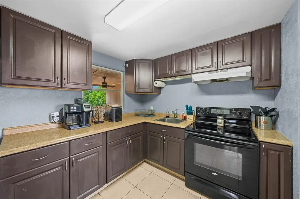 1300 Sherman Avenue Tavares FL 32778