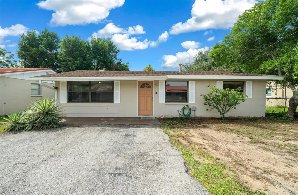 1300 Sherman Avenue Tavares FL 32778