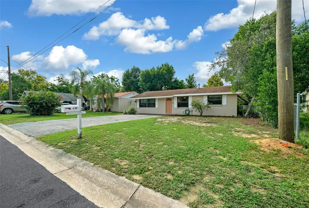 1300 Sherman Avenue Tavares FL 32778