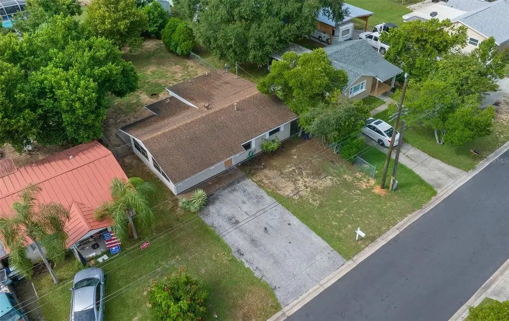 1300 Sherman Avenue Tavares FL 32778