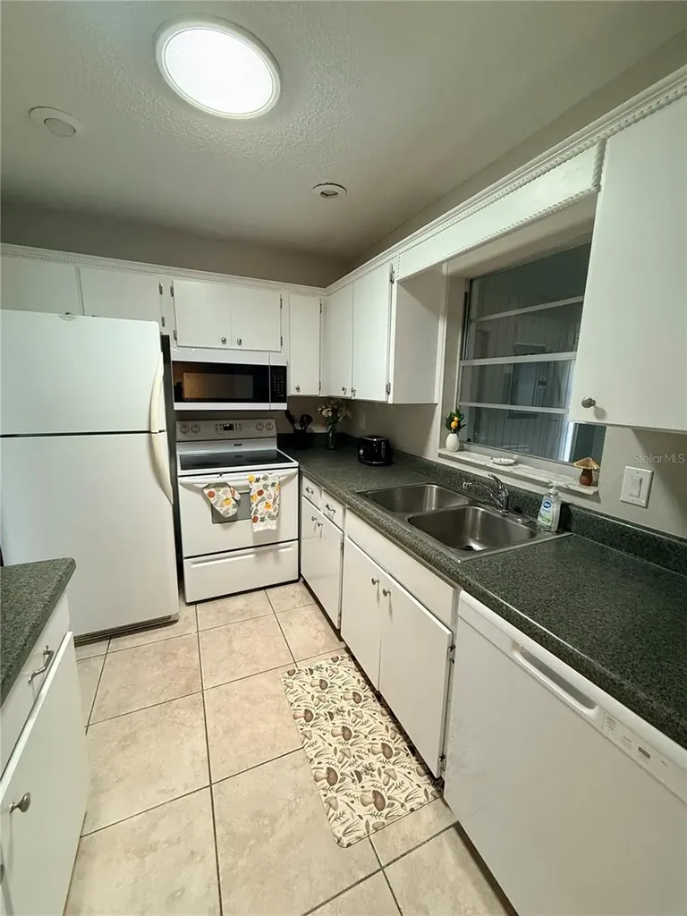 2304 Glenmore Circle Sun City Center FL 33573