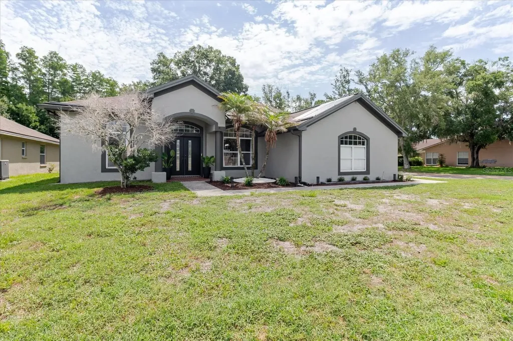 9601 Regents Park Drive Tampa FL 33647