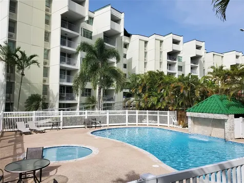 17 Regina Medina Guaynabo PR 00969