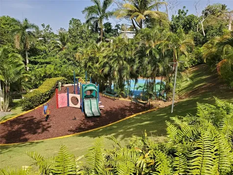 17 Regina Medina Guaynabo PR 00969