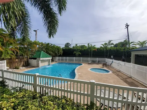 17 Regina Medina Guaynabo PR 00969