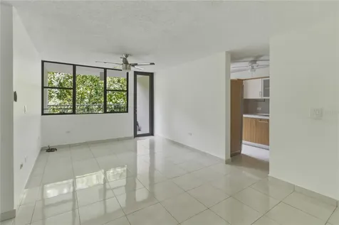 17 Regina Medina Guaynabo PR 00969