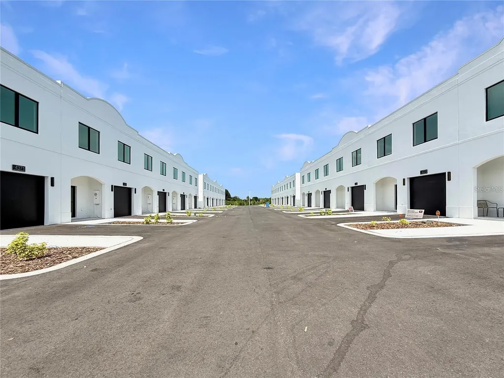 4367 Cambio Gardens Court Tampa FL 33610