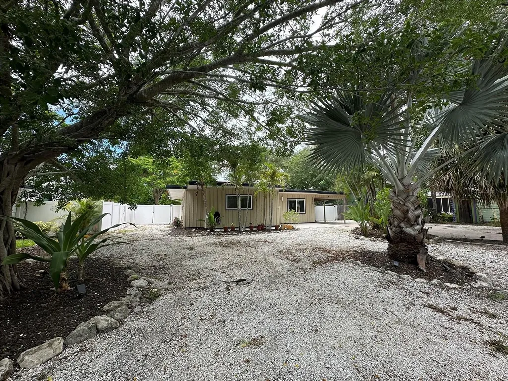 2559 E Paulstan Court Sarasota FL 34237