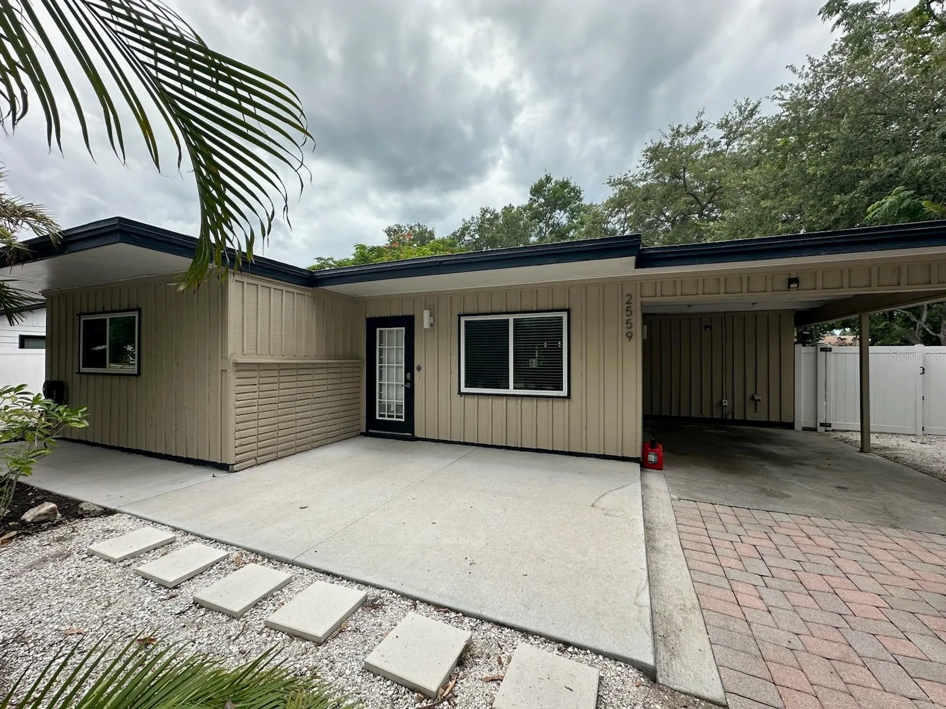 2559 E Paulstan Court Sarasota FL 34237