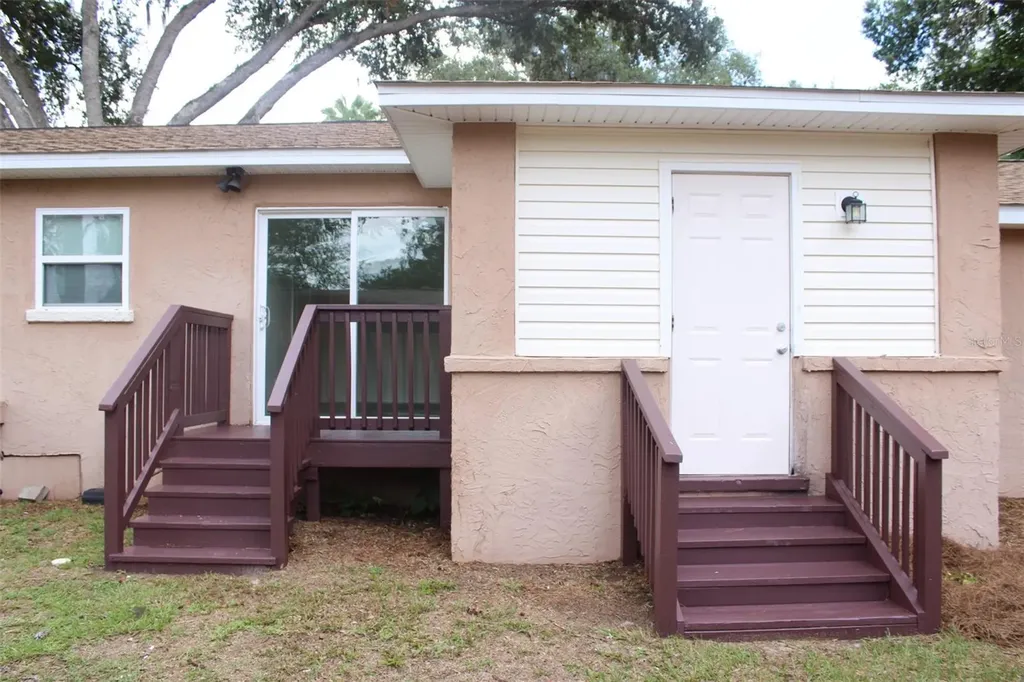 609 Gray Avenue Wildwood FL 34785