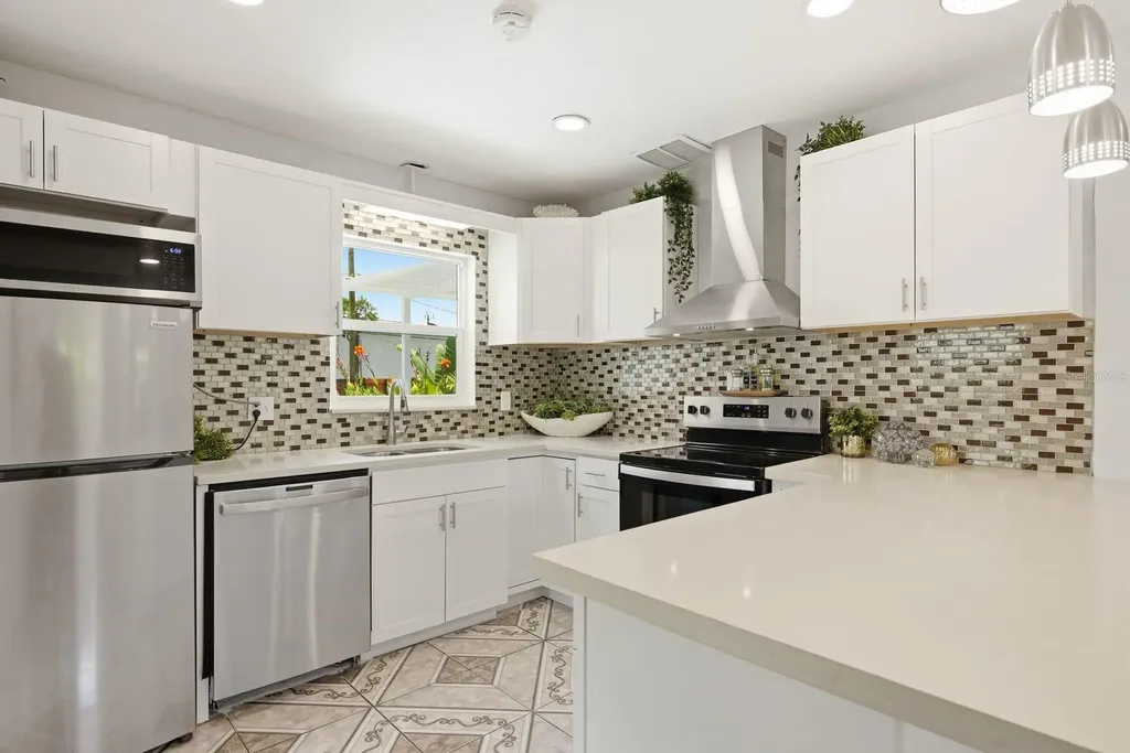 1111 61st Avenue N St Petersburg FL 33703