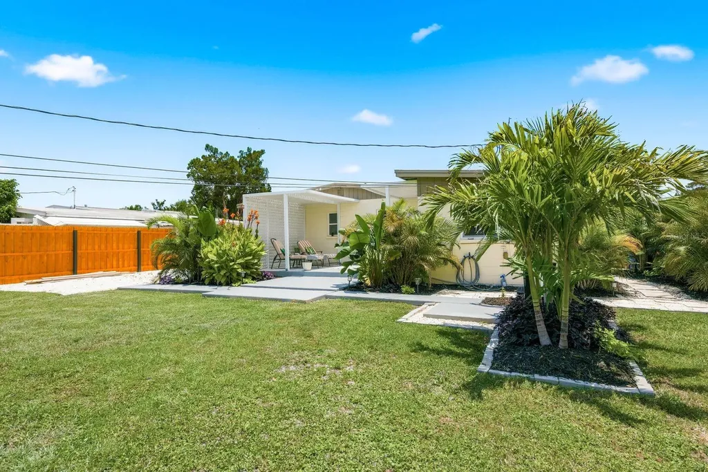 1111 61st Avenue N St Petersburg FL 33703