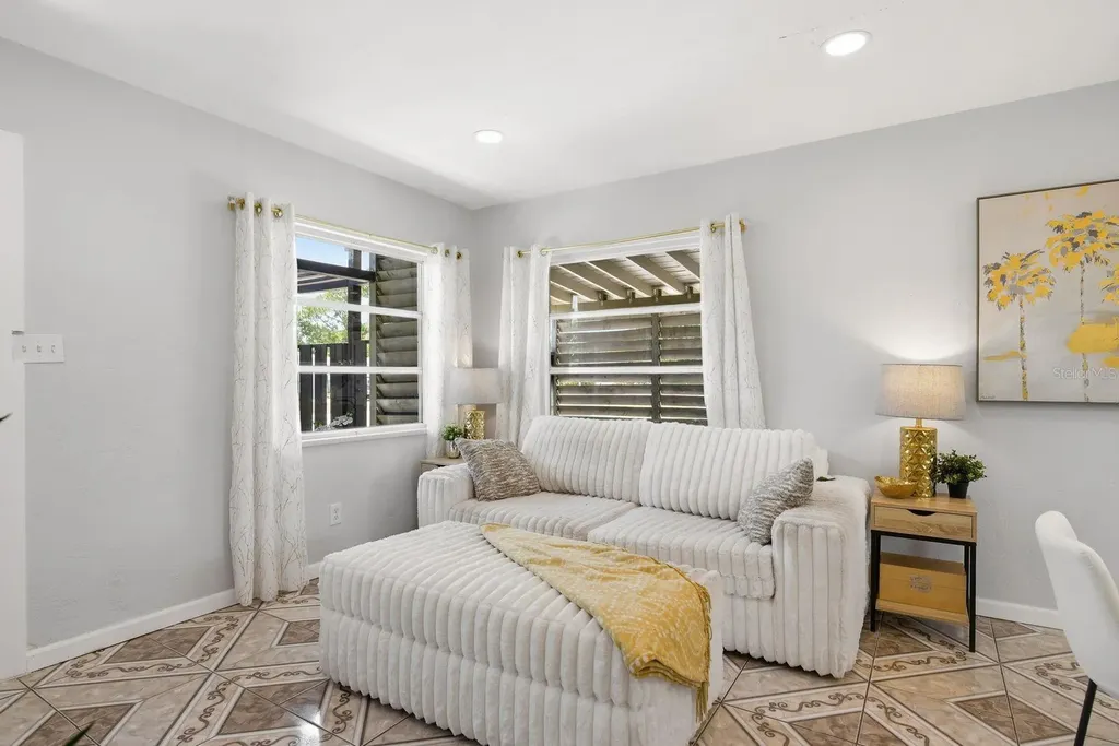 1111 61st Avenue N St Petersburg FL 33703