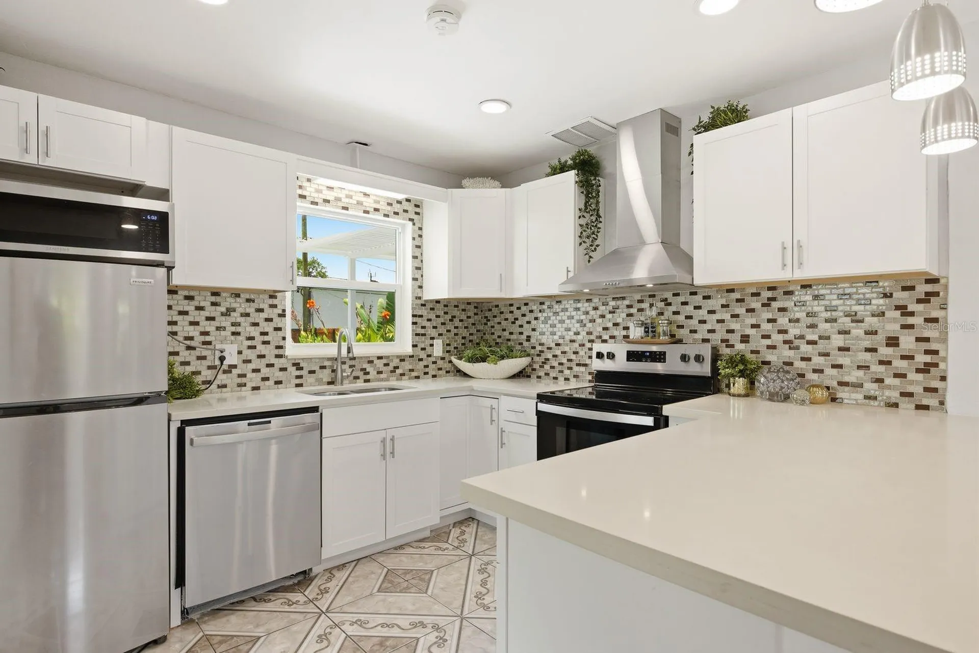 1111 61st Avenue N St Petersburg FL 33703