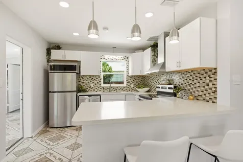 1111 61st Avenue N St Petersburg FL 33703