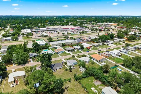 1111 61st Avenue N St Petersburg FL 33703